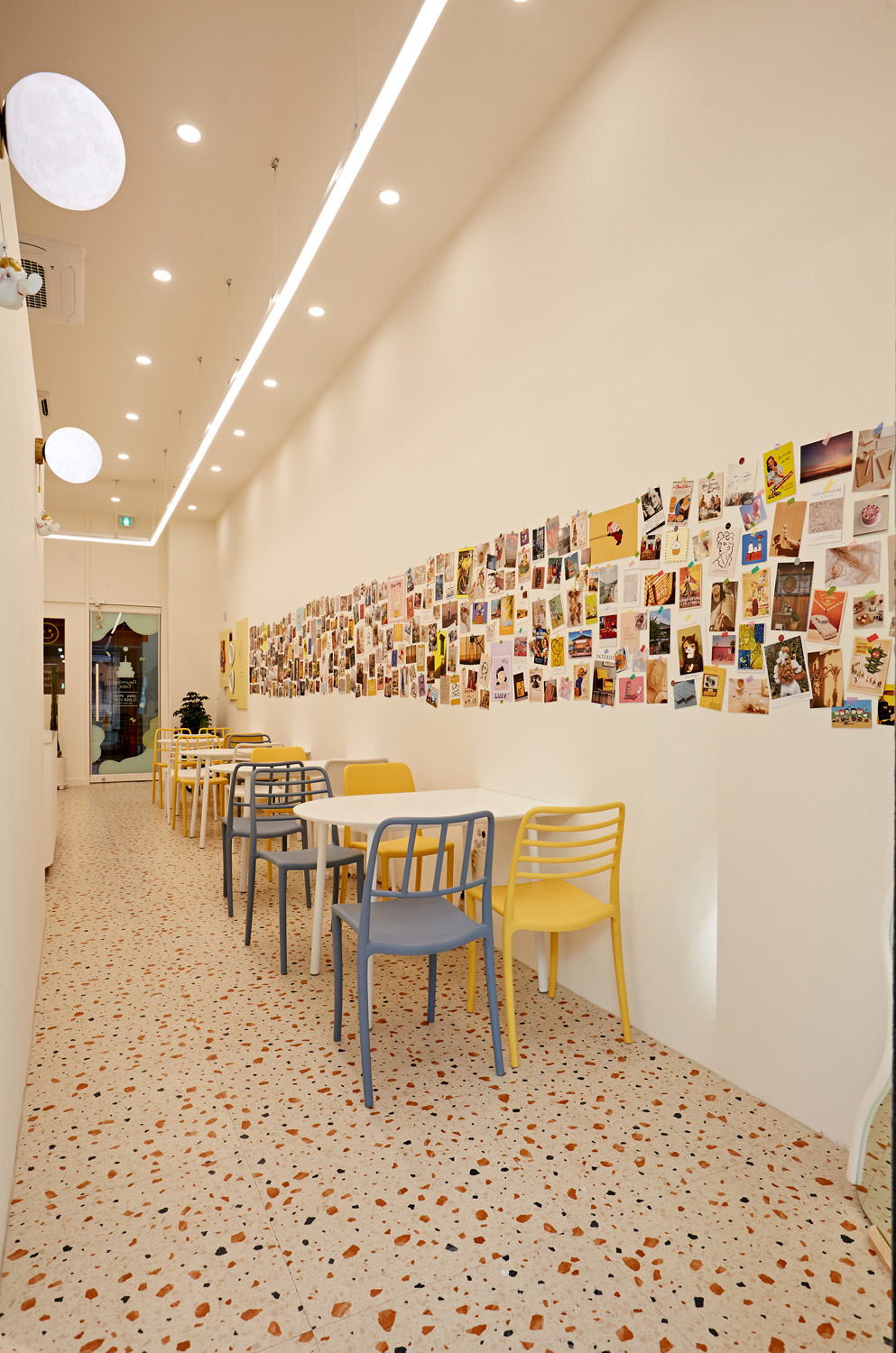 17 分满分的黄色咖啡厅设计-12