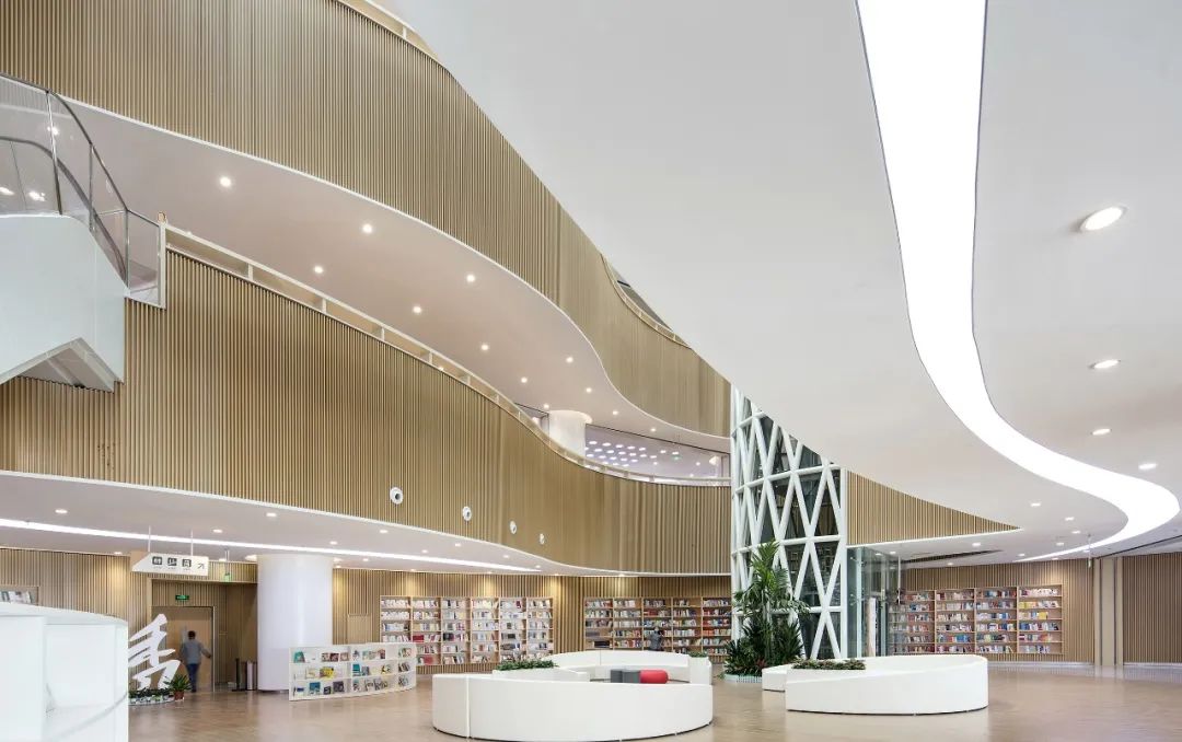 襄阳网红图书馆，自然光线下的现代阅读空间-33