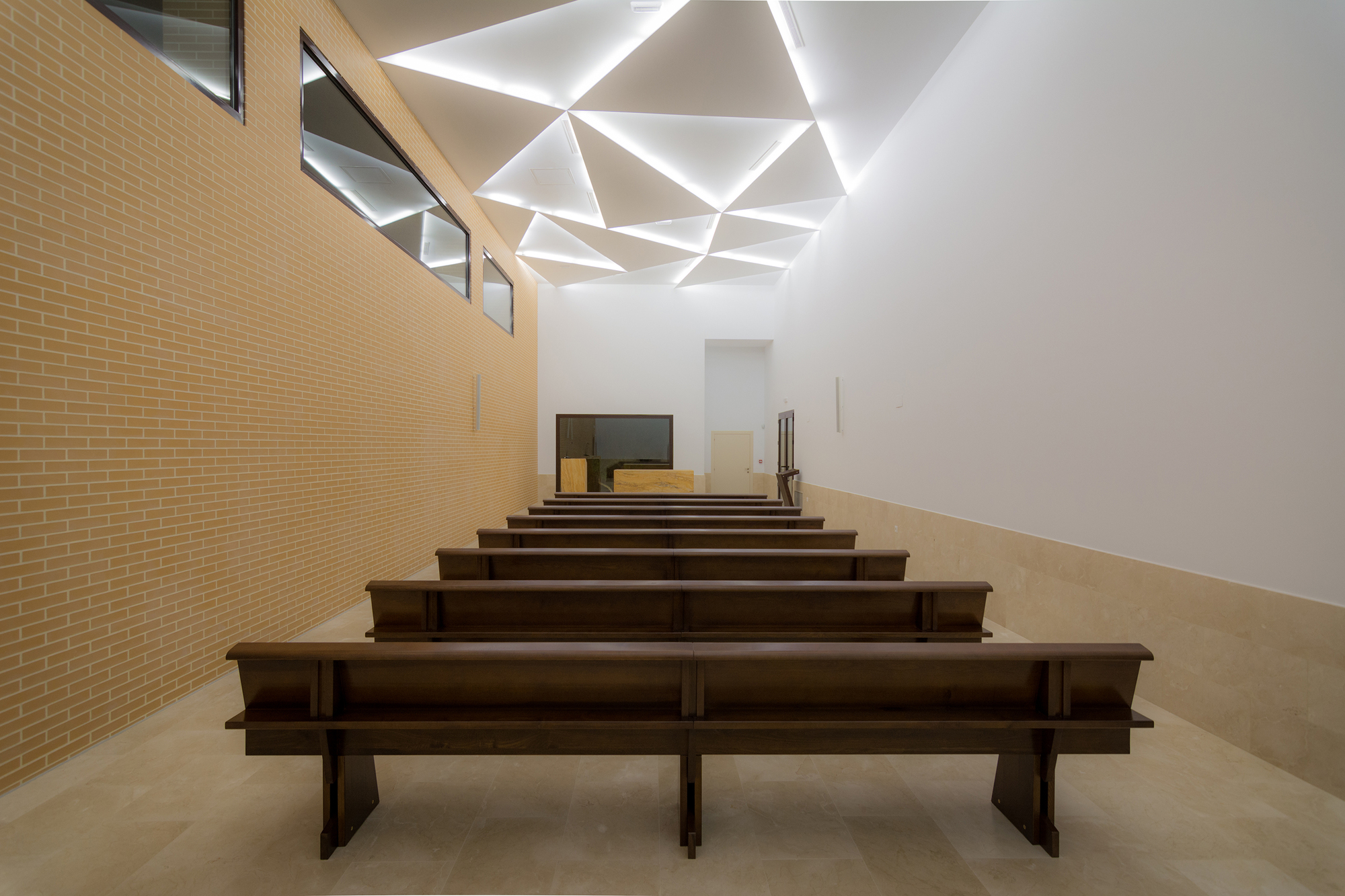 Monóvar Funeral Home | 融入自然的哀悼空间-16