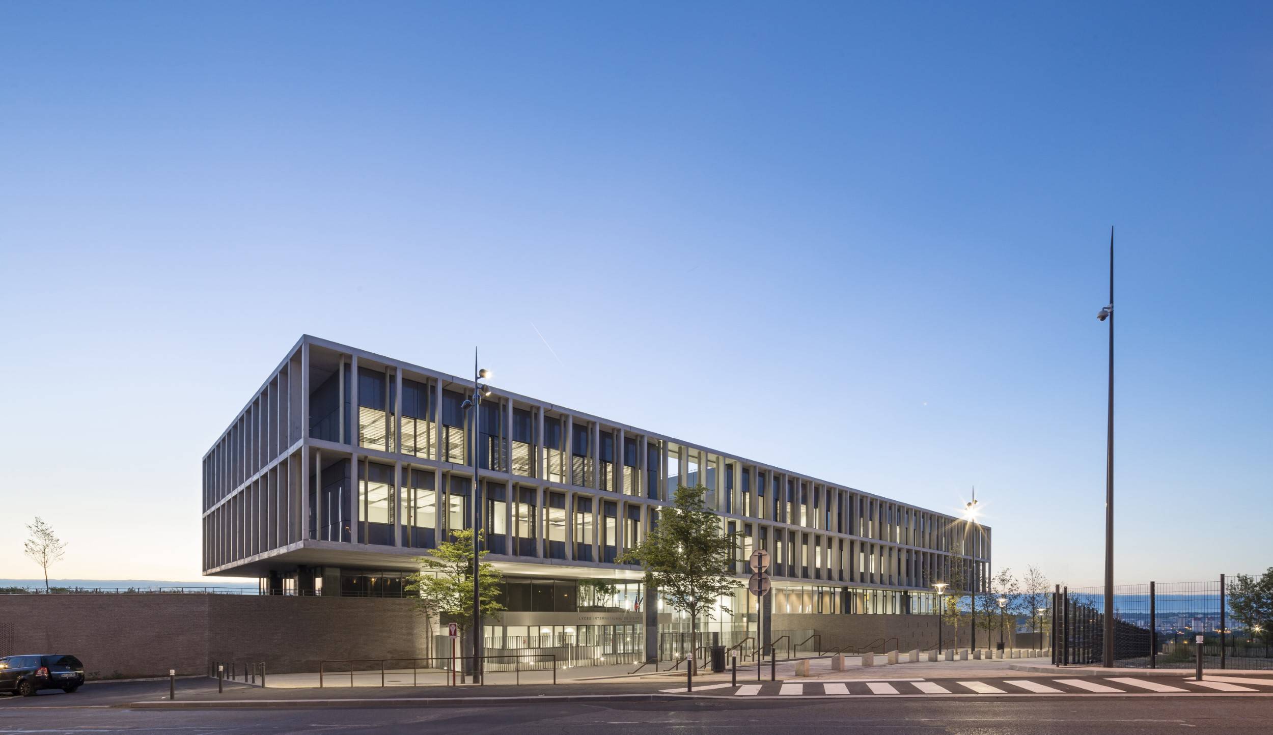 巴黎东部国际高中及寄宿学校丨法国巴黎丨Ateliers 2,3,4,等多个团队-54