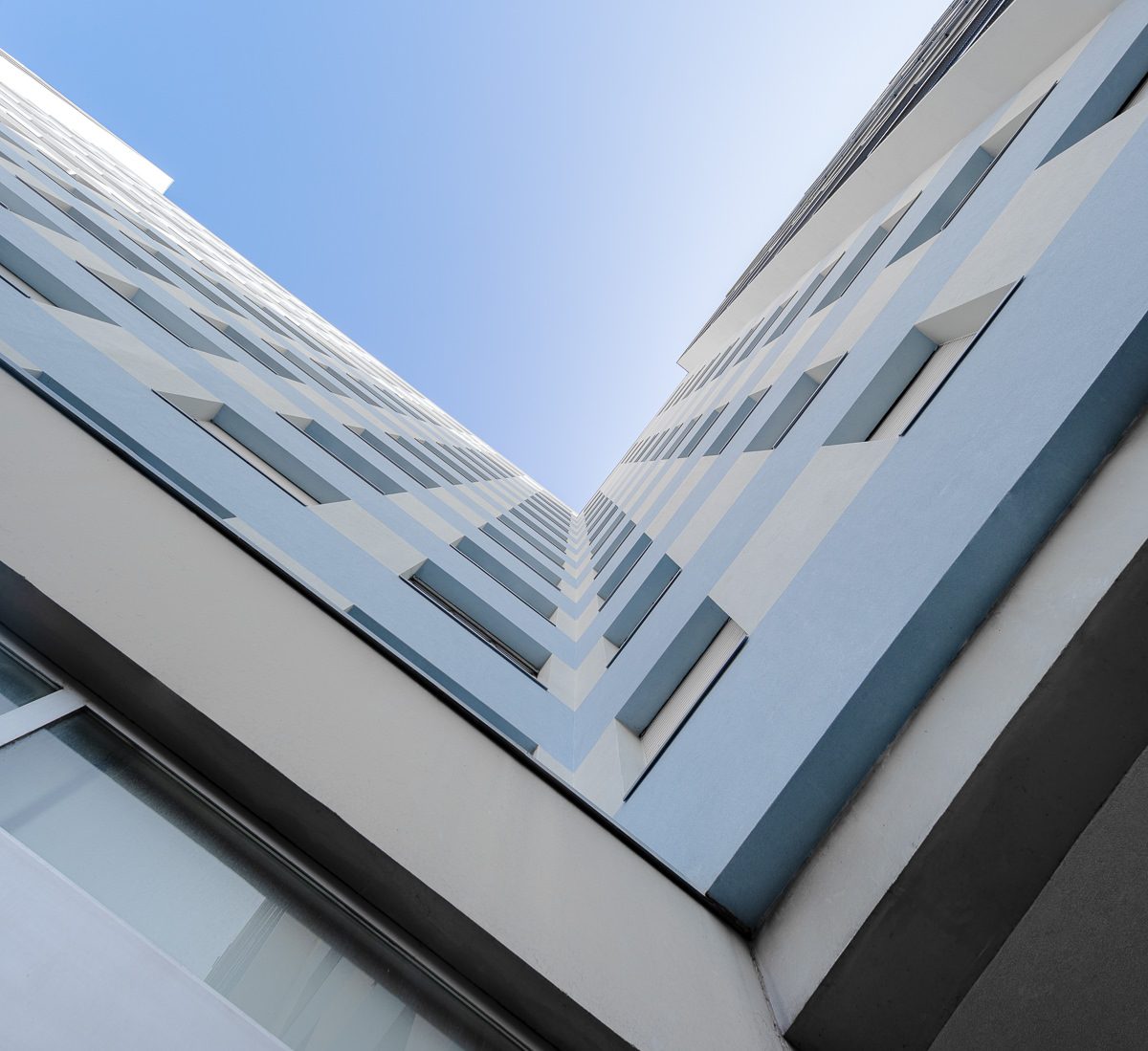 
            CNb.archi
                            / Rénovation énergétique et patrimoniale d’une copropriété emblématique à l’Esplanade
                    -11