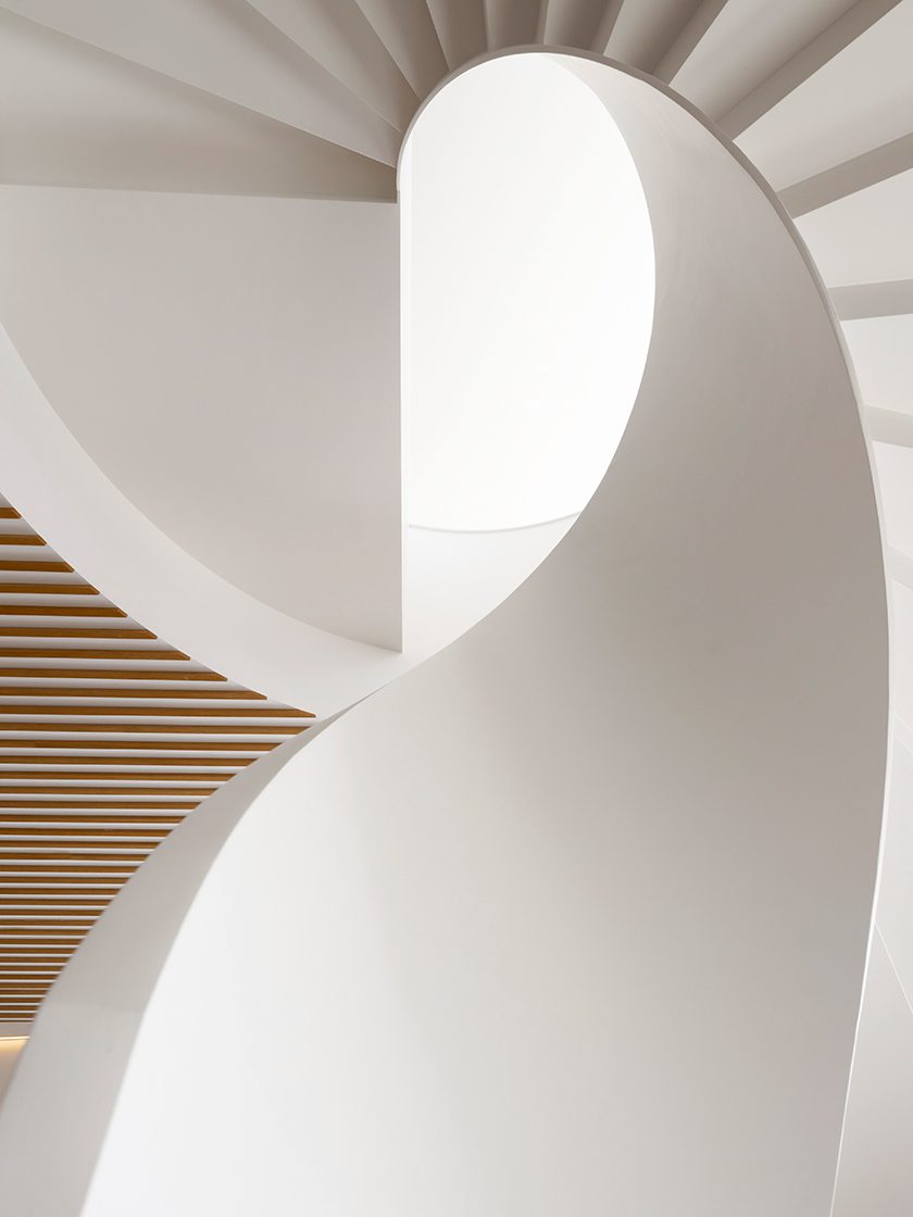 私人住宅中的旋转楼梯设计丨德国特里尔-4