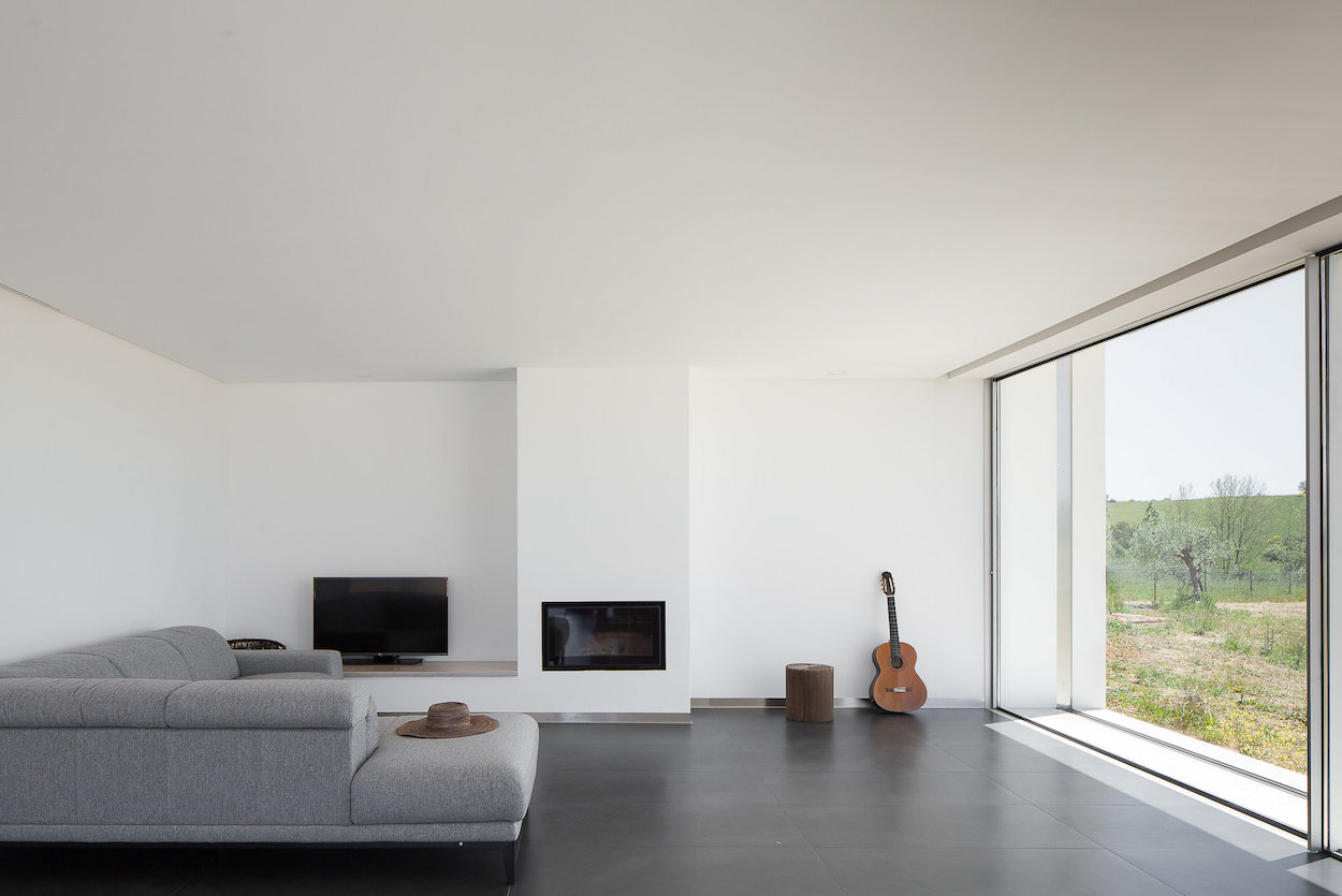 葡萄牙 Santarém 度假住宅 | 功能分区明确，自然光充足-0