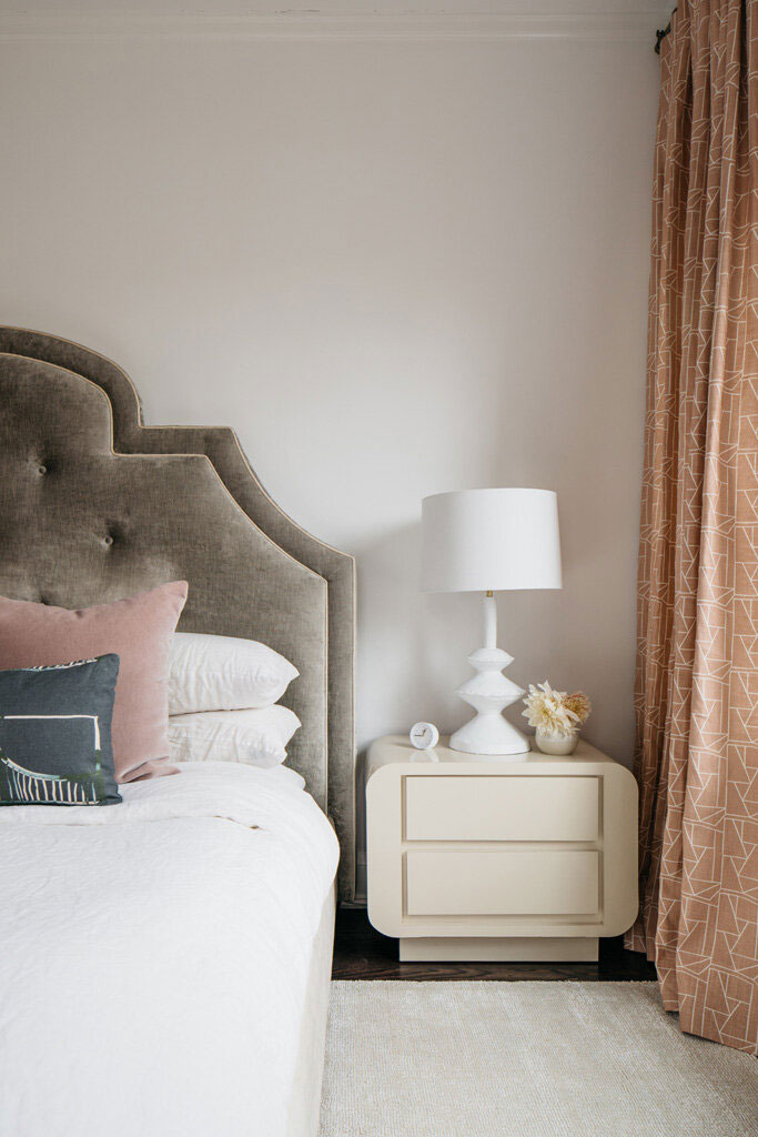 芝加哥奇幻住宅 | 黑色天花板与精致设计家具的完美结合-24