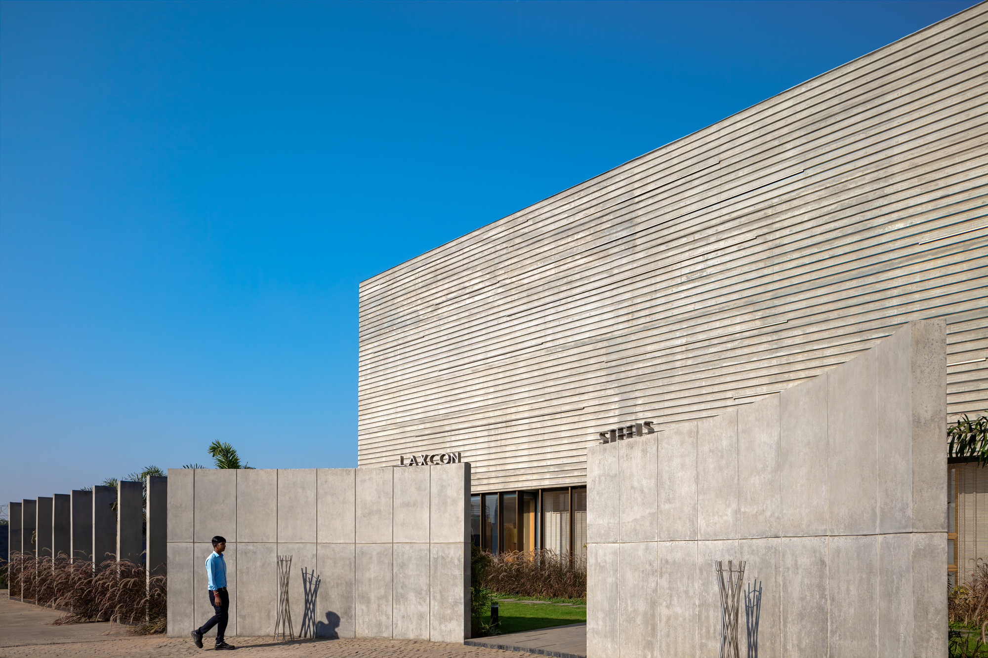 La·con Steel Plant 办公楼丨印度丨Urbanscape Architects-0