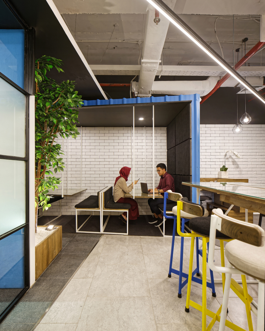 蓝工业风旅图办公室设计-19