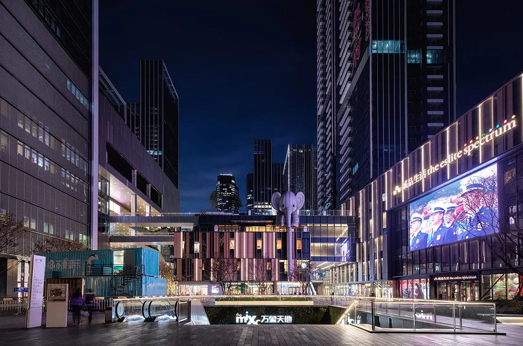 点亮城市夜空 | 五大商业综合体的光影美学-36