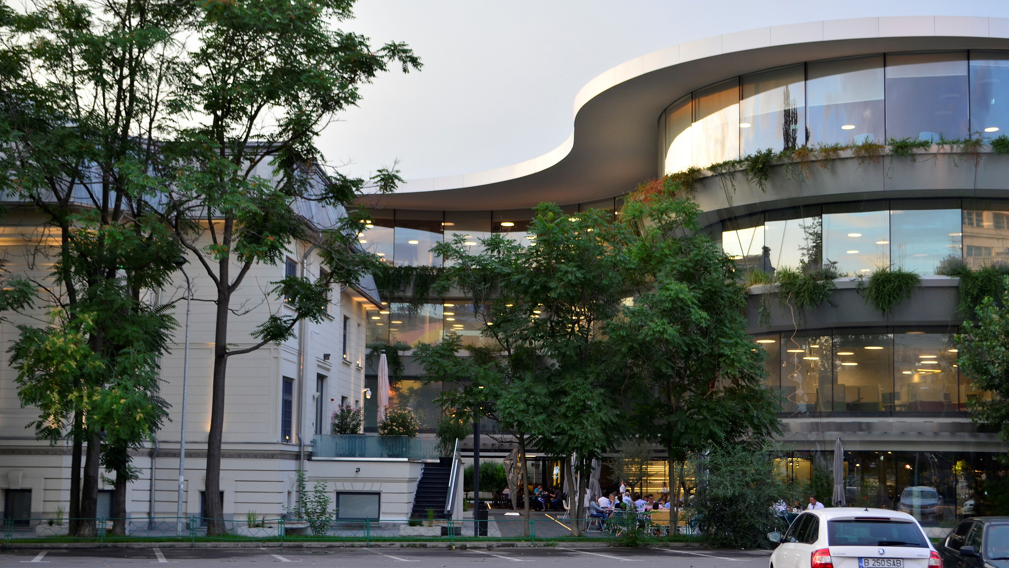 融合历史与现代的罗马尼亚 Oromolu 别墅室内设计-12