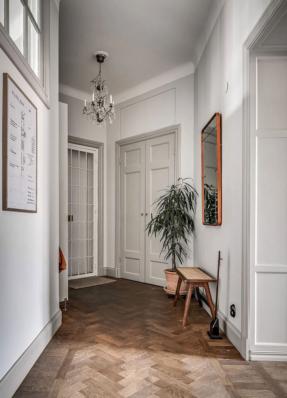 北欧风格公寓的黑色天花板设计-19