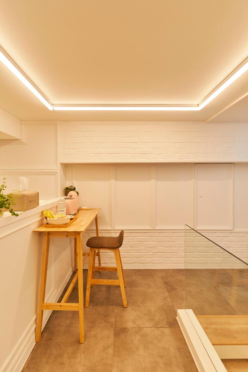 26 平米温馨美容室设计，明亮灯光照亮温馨空间-14