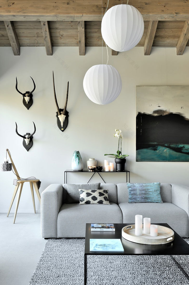 瑞士阿尔卑斯山脉的极简风格小木屋-3