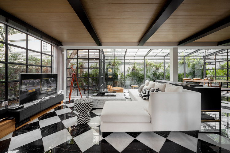 泰国曼谷“花鸟房”翻新设计,自然光与钢结构完美融合-16