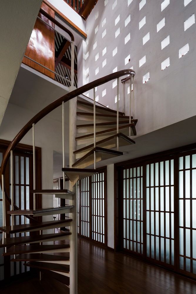 越南阶梯住宅：层层悬挑打造通透室内环境-14