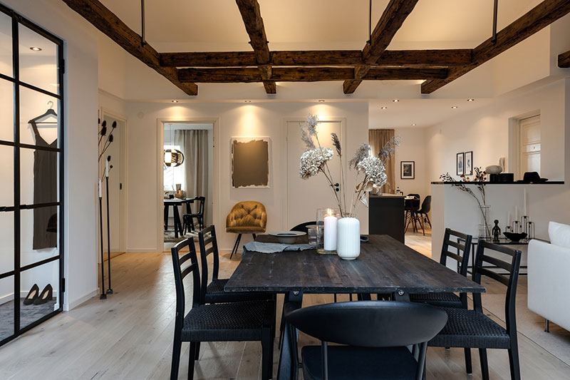 瑞典时尚阁楼公寓 | 玻璃隔墙与木梁的完美结合-12