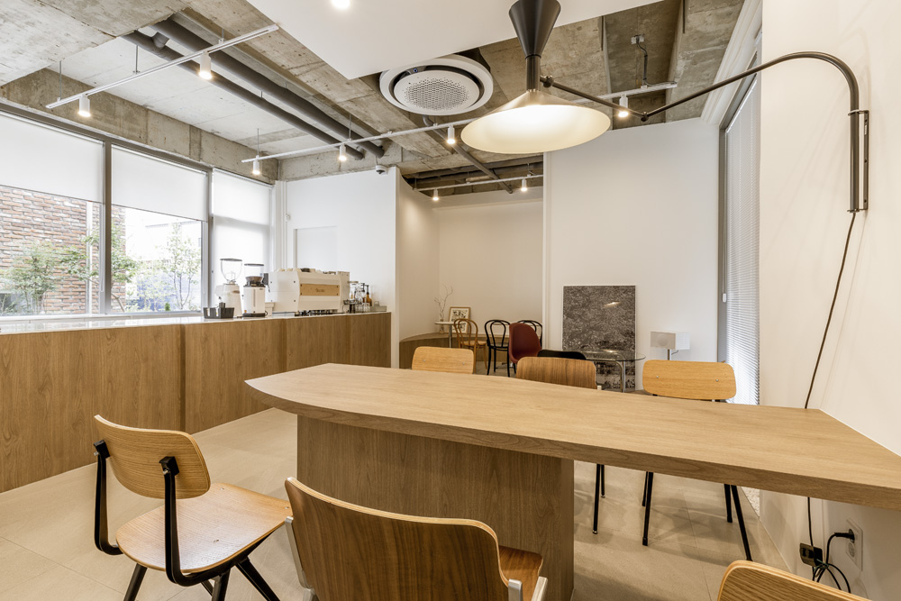 白色木纹，极简 20 平米咖啡厅设计-8