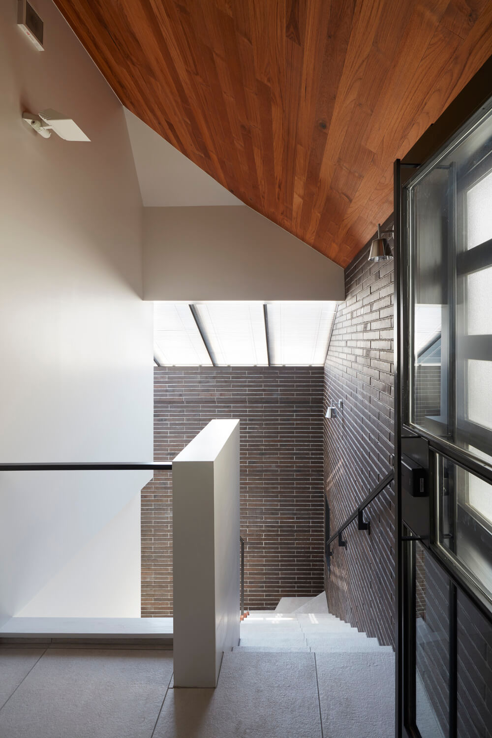 东京 Komazawa 工业风住宅 | 混凝土与木头的温暖对比-4