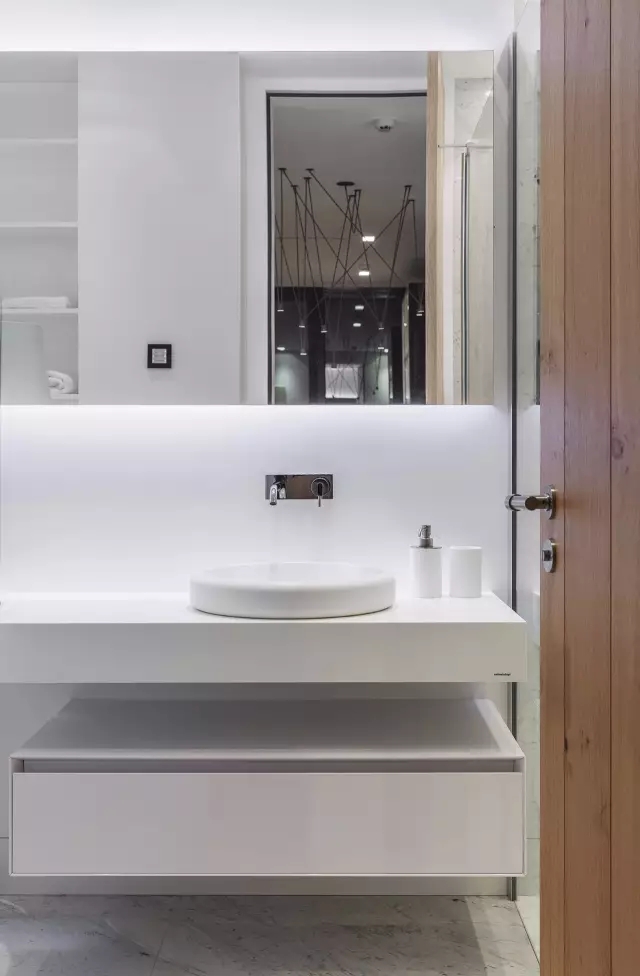 俄罗斯 380㎡简约精致豪宅 | 功能布局与艺术品相得益彰-45