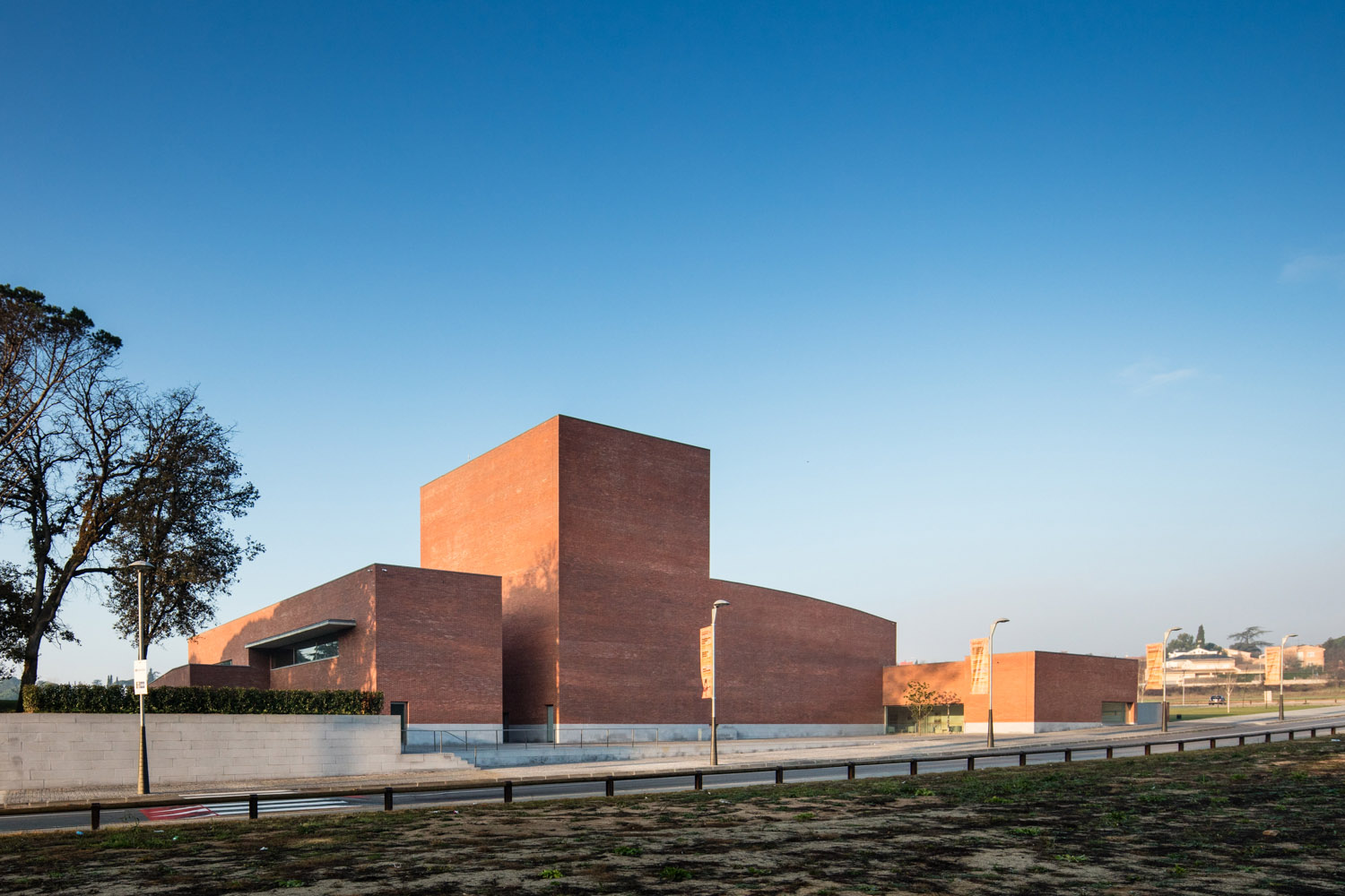 Llinars del Vallès礼堂剧院，西班牙 / Álvaro Siza Vieira + Aresta Arquitectura-4