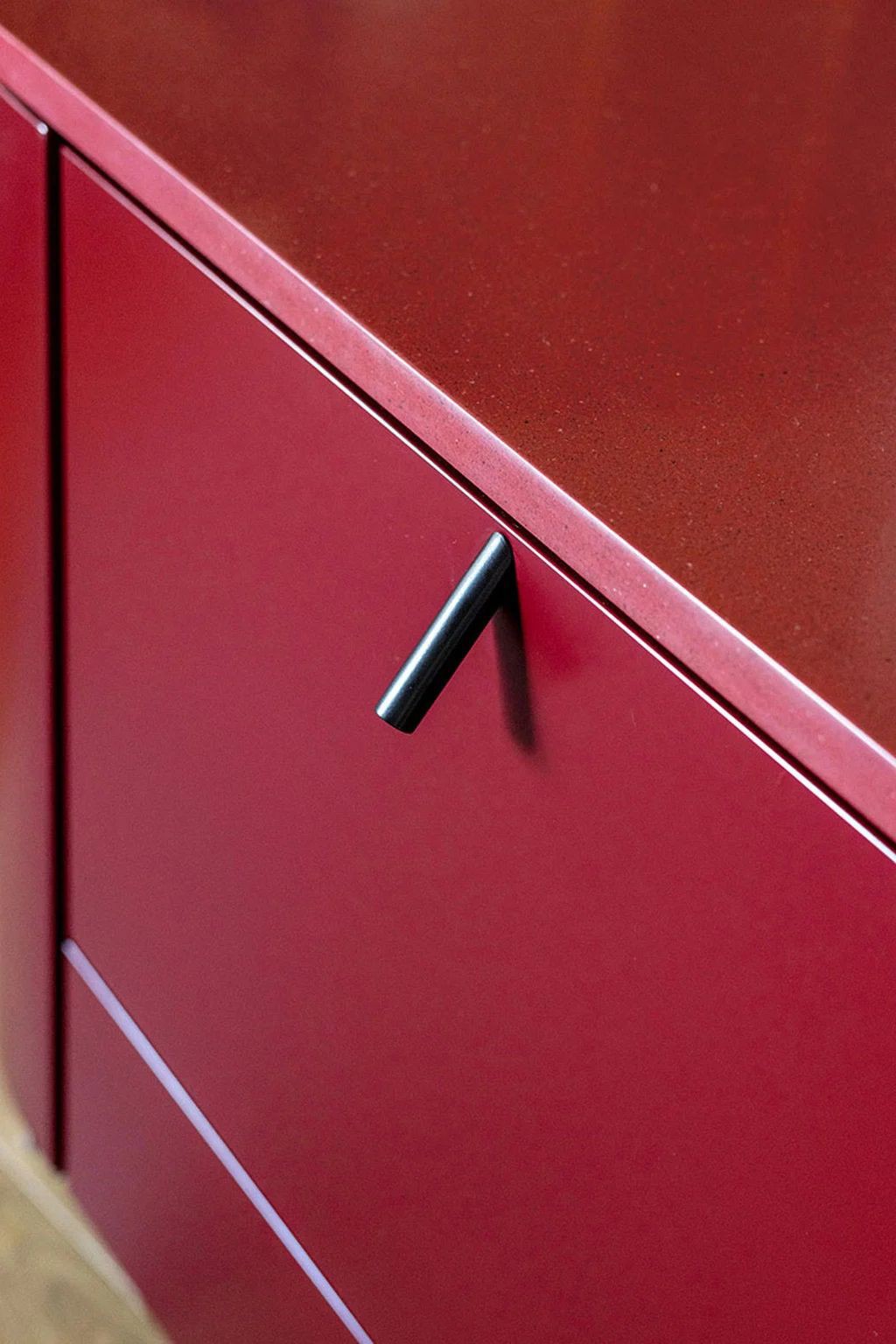 多彩不规则布局公寓，大胆壁纸打造现代时尚空间-8