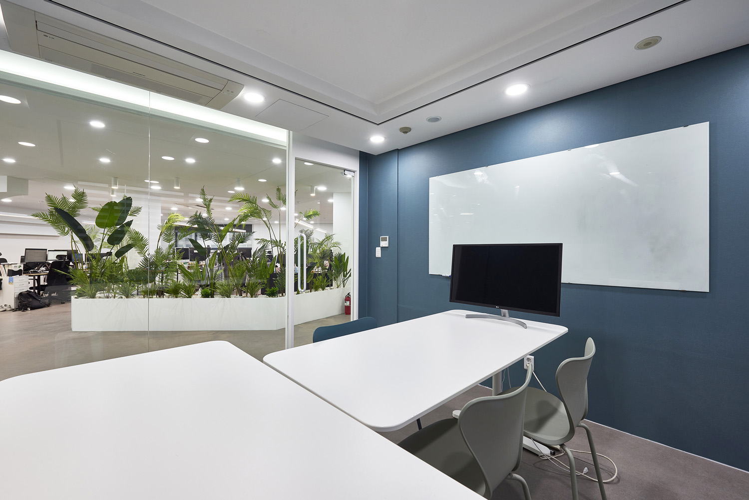 白色简约风办公室设计，70 平米平面空间焕发活力-14