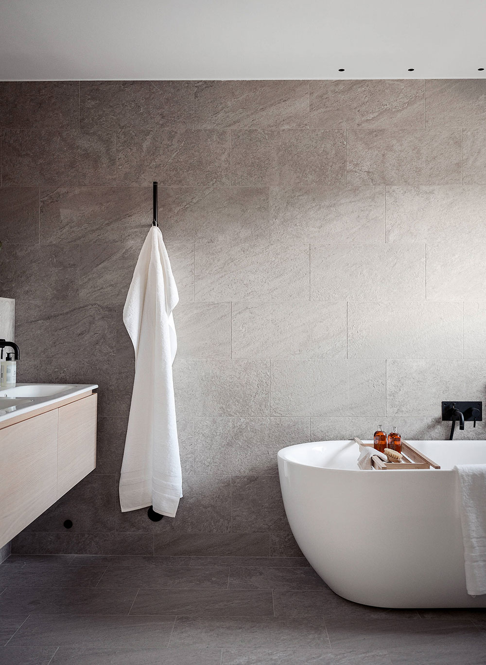 瑞典现代别墅 | 优雅内饰与夕阳美景的完美融合-14