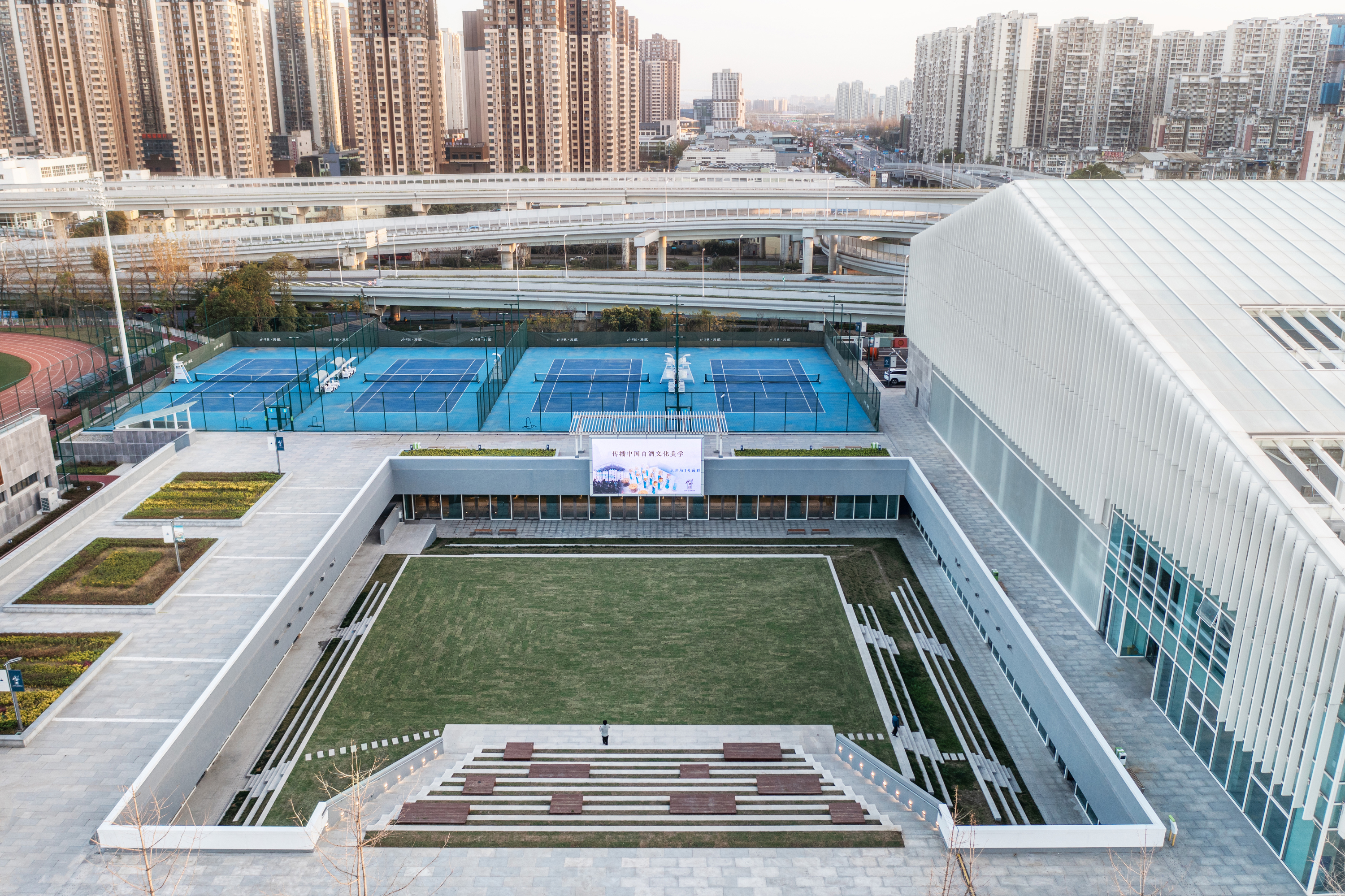 朴素的飘逸：成都锦江城市运动公园复合体育馆 / 山鼎设计-16