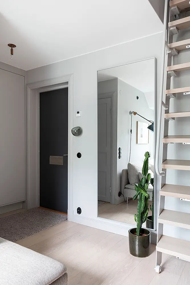 瑞典百年建筑的迷你复式公寓设计-8