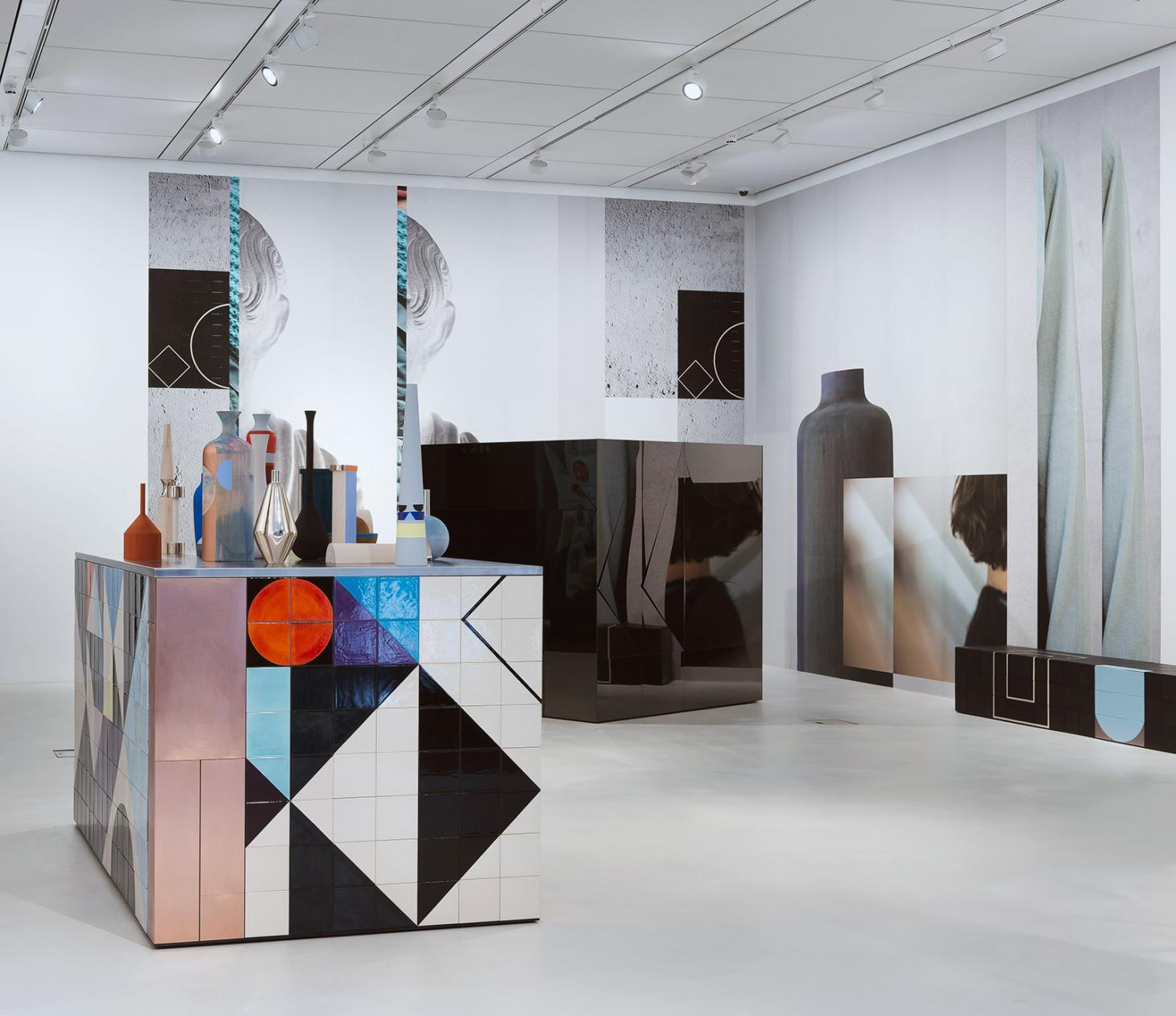 穿越时空的罗马与现代碰撞 | 伦敦 Bloomberg 总部 Claudia Wieser 艺术展-10