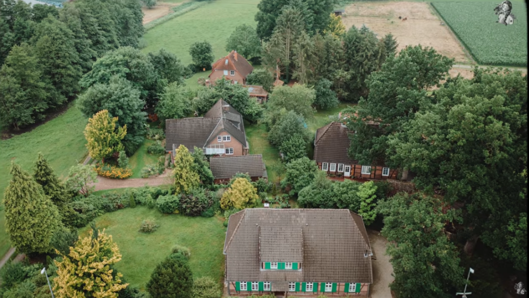 90后妈妈带家人住进森林别墅丨德国丨Thuy Dao和老公T-11