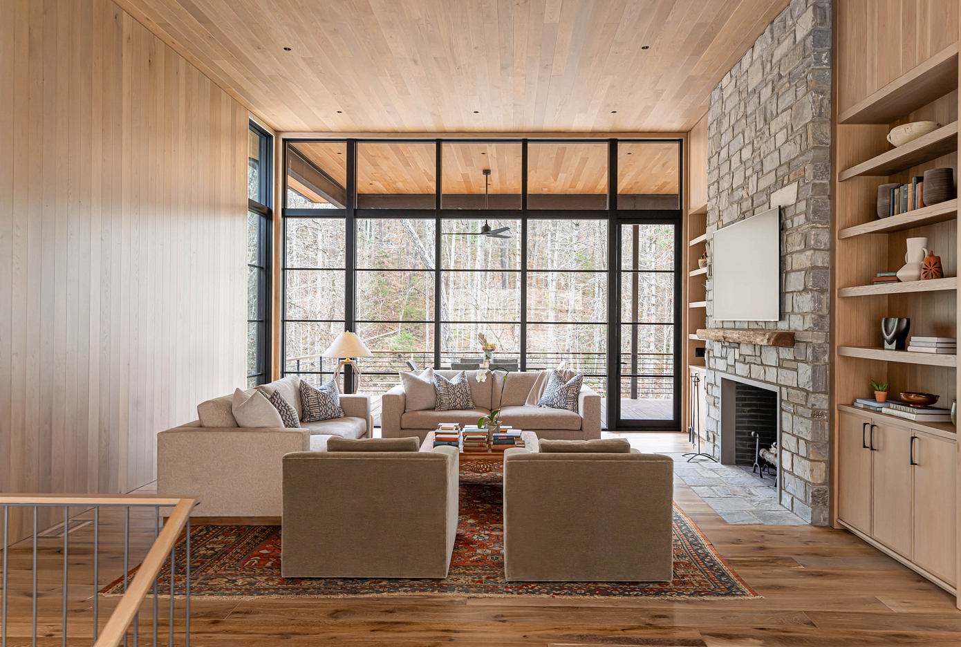 Holler House Interiors: Carolina Rooms Shaped By Natural Soft Light-1