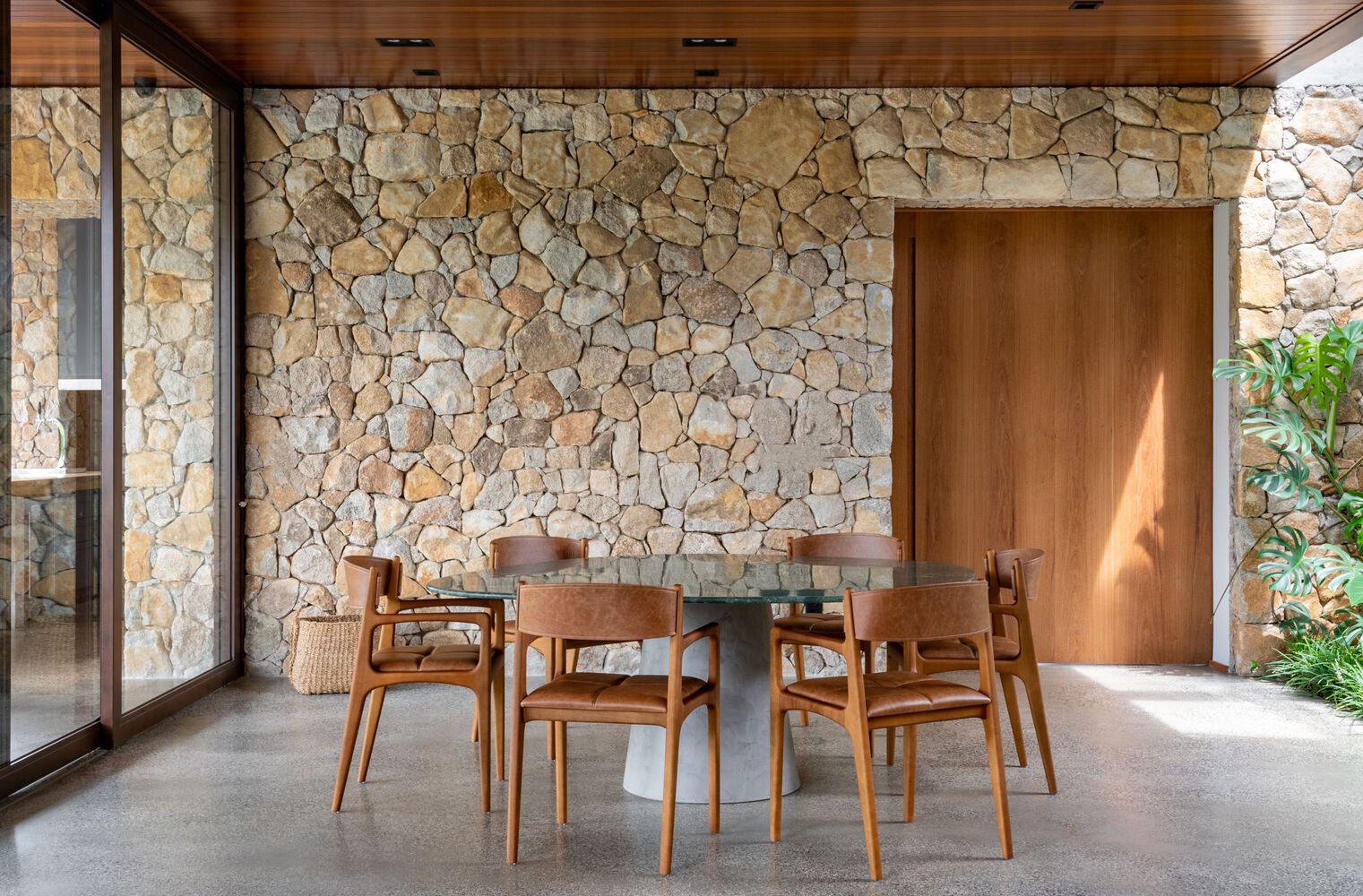 绿意盎然与自然共生的巴西家庭住宅丨巴西圣保罗-54