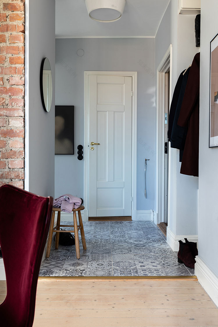 蓝色调的斯堪的纳维亚风格家居设计-25