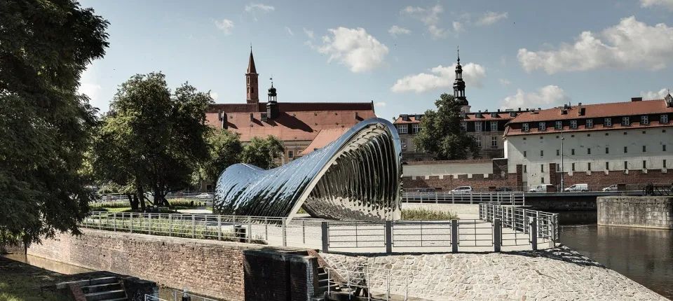 波兰弗罗茨瓦夫市 NAWA 公共雕塑 | 创新结构与环境的完美融合-8