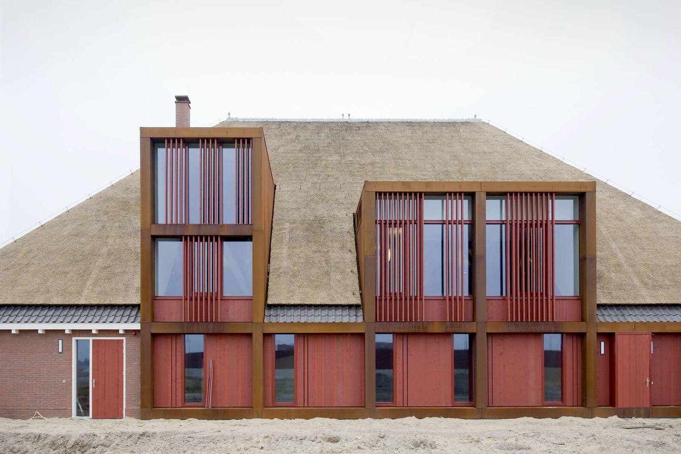 翻新旧农舍包容无助的人，同建筑一般脱胎换骨-2