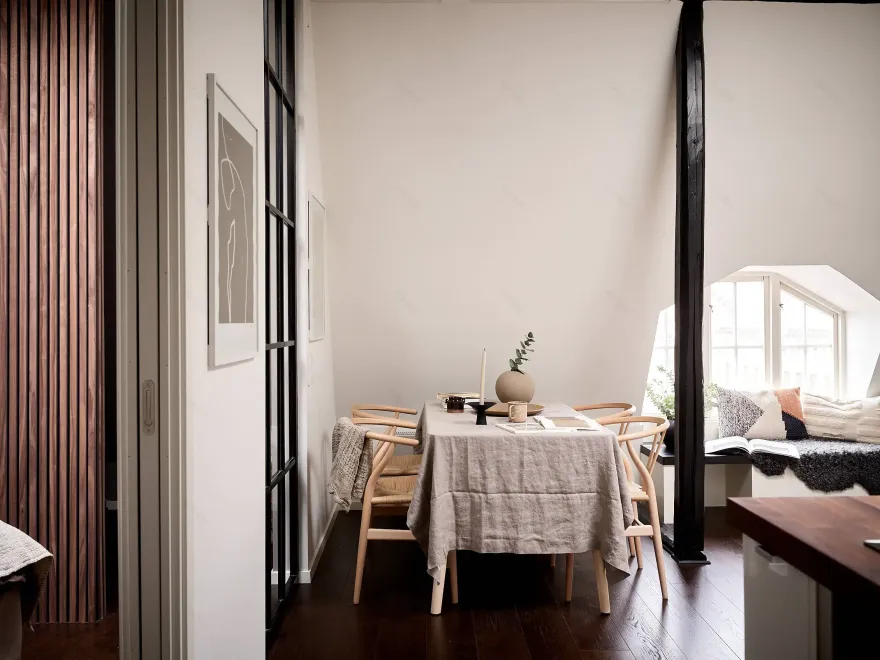 瑞典 1907 年老建筑的现代改造 | 巧妙利用梁柱的 42m2 公寓-4