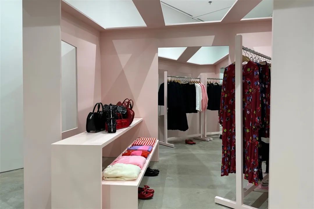 打破常规重置并呈现全新陈列空间，Dover Street Market Beijing 2023 秋冬-21