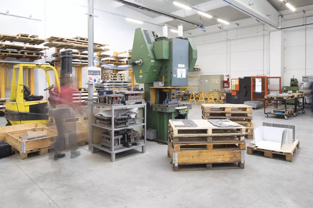 蒂米什瓦拉红色工业地标,展现咖啡机生产魅力-42