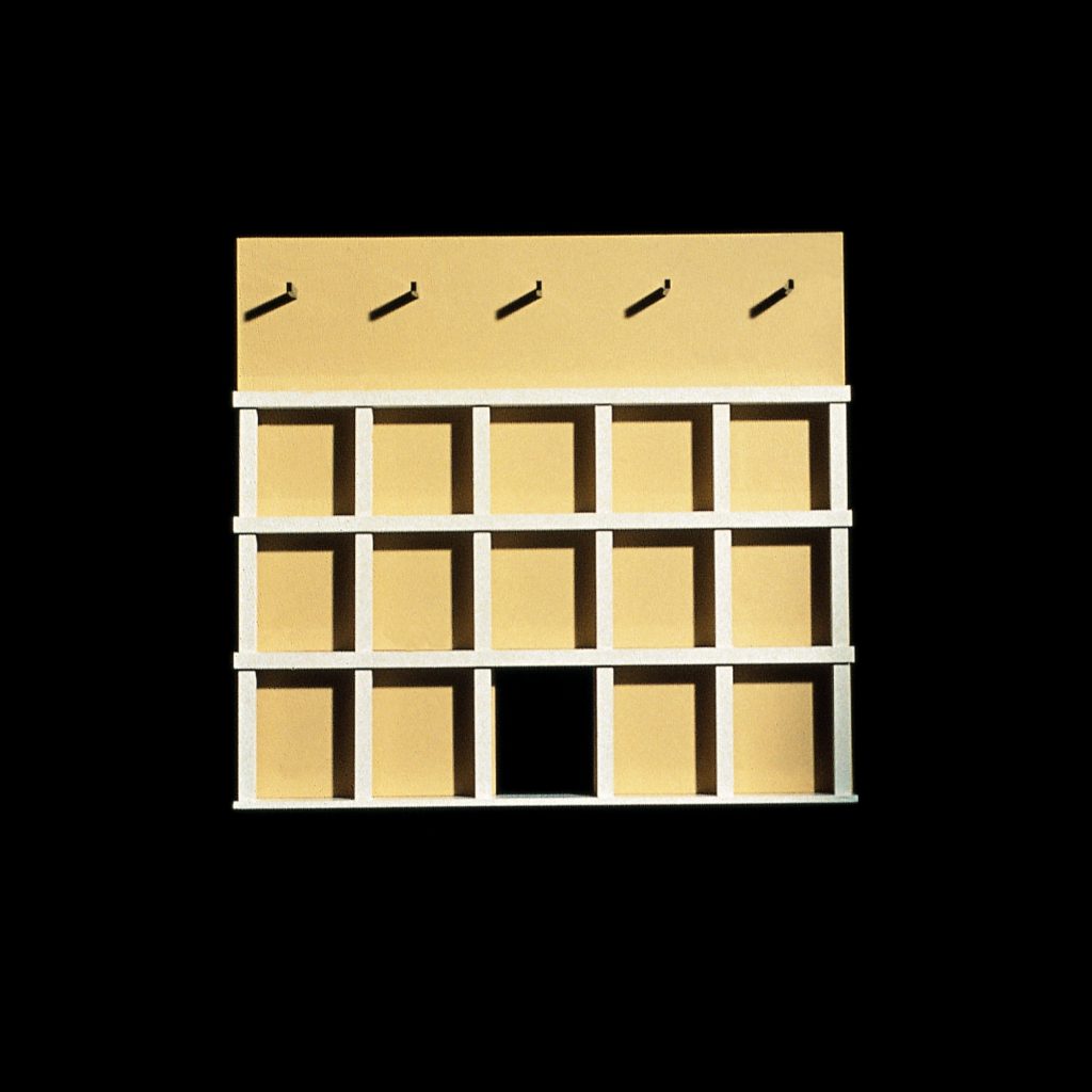 佩斯卡拉的一张新面孔

注：una facciata常见可理解为一张（新）面貌、外观等意，这里推测佩斯卡拉（Pescara）可能需要一个新的形象之类的意思，这种表述更符合大概语境，但由于缺乏更多背景信息，如果不符合要求请提供更多内容 丨意大利丨Antonio Monestiroli-21