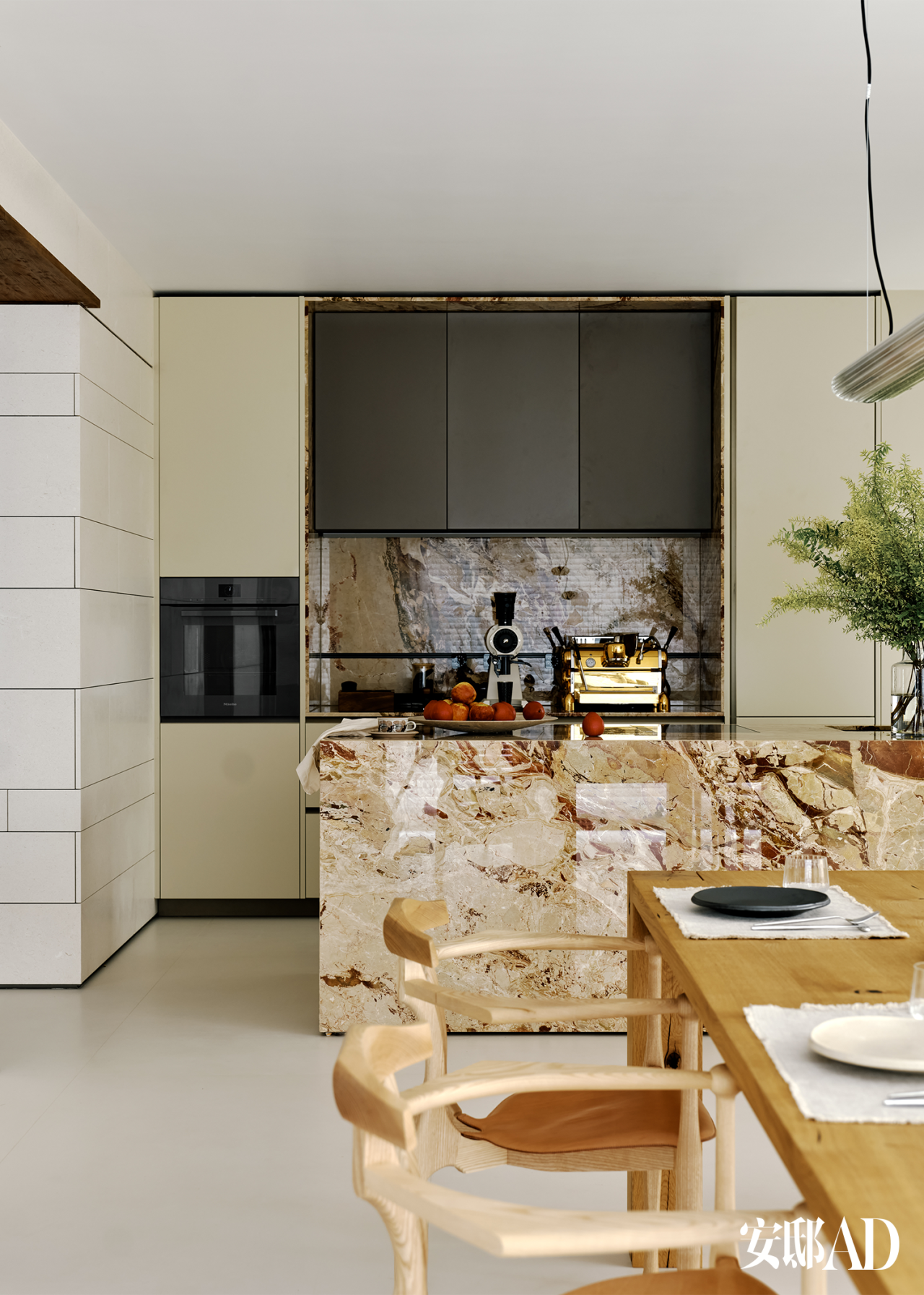 她将车库变展厅，阳光做灯光，让艺术“活”过来-22