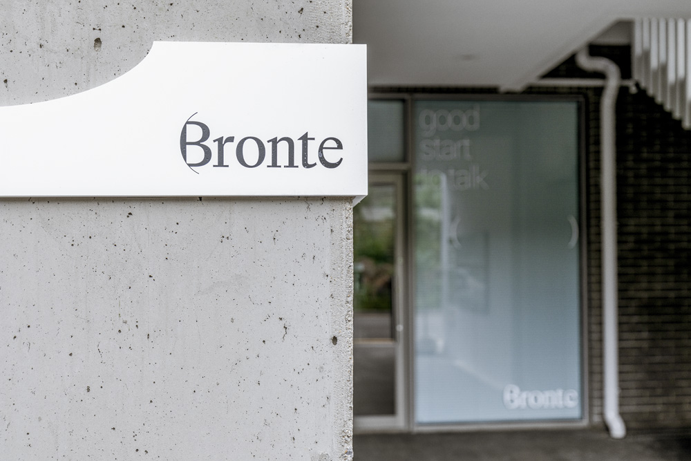 白色木纹，极简 20 平米咖啡厅设计-18