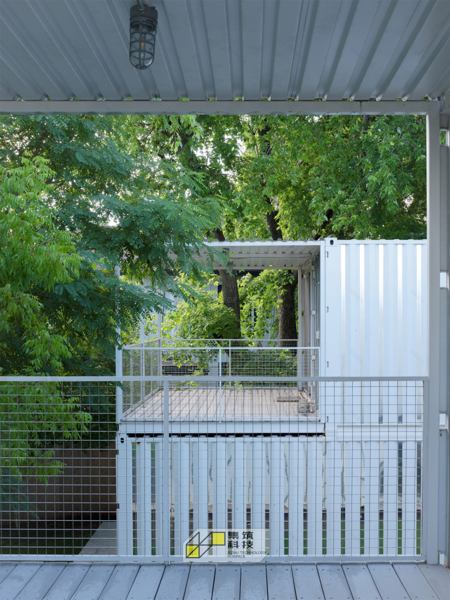 松鼠公园纯白镜面集装箱民宿丨美国俄克拉荷马城丨AHMM 建筑事务所-29