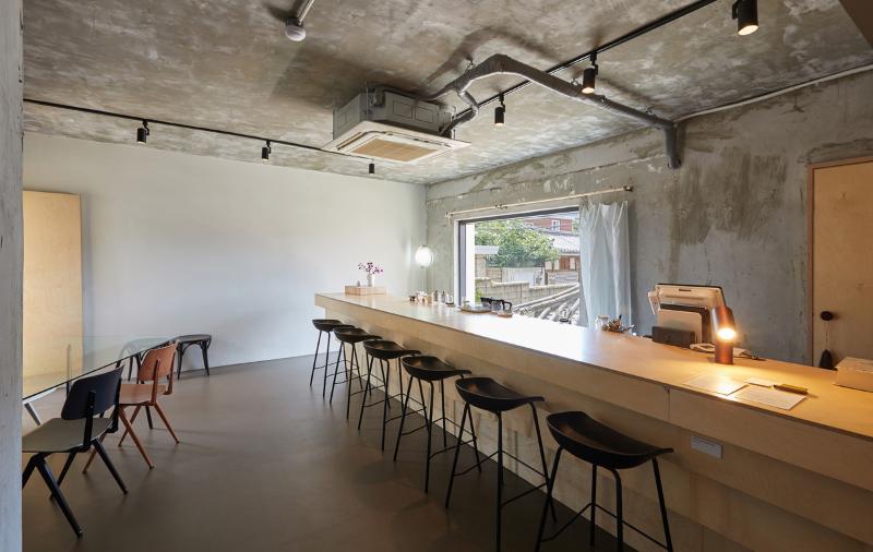 韩屋画廊现代演绎，10 坪咖啡厅惊艳设计-3