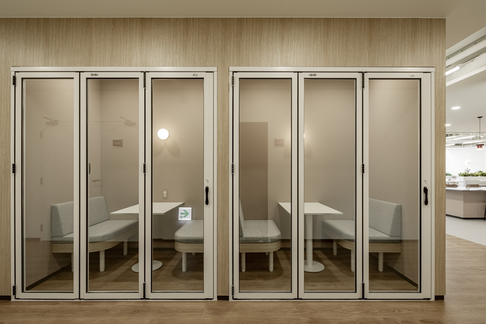 白色与木色，打造 250 平米高级办公空间-11