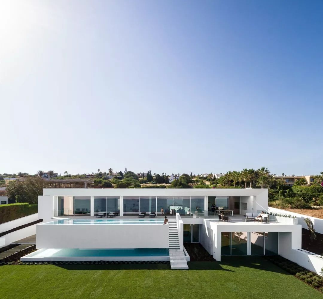 极简主义设计，葡萄牙里斯本的通透空间美学-76