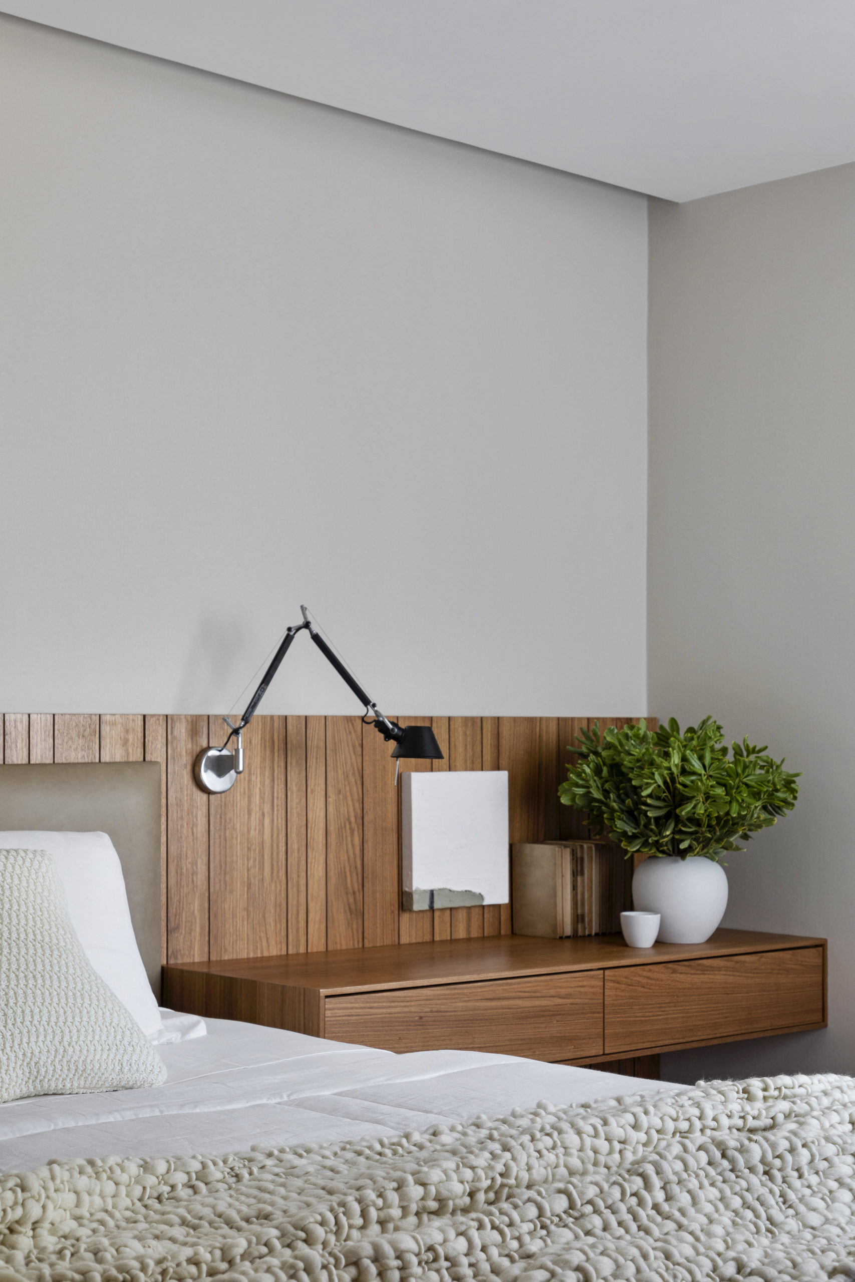 Generosa varanda na sala motiva família a trocar de apartamento no mesmo bairro - Conexão Decór-12