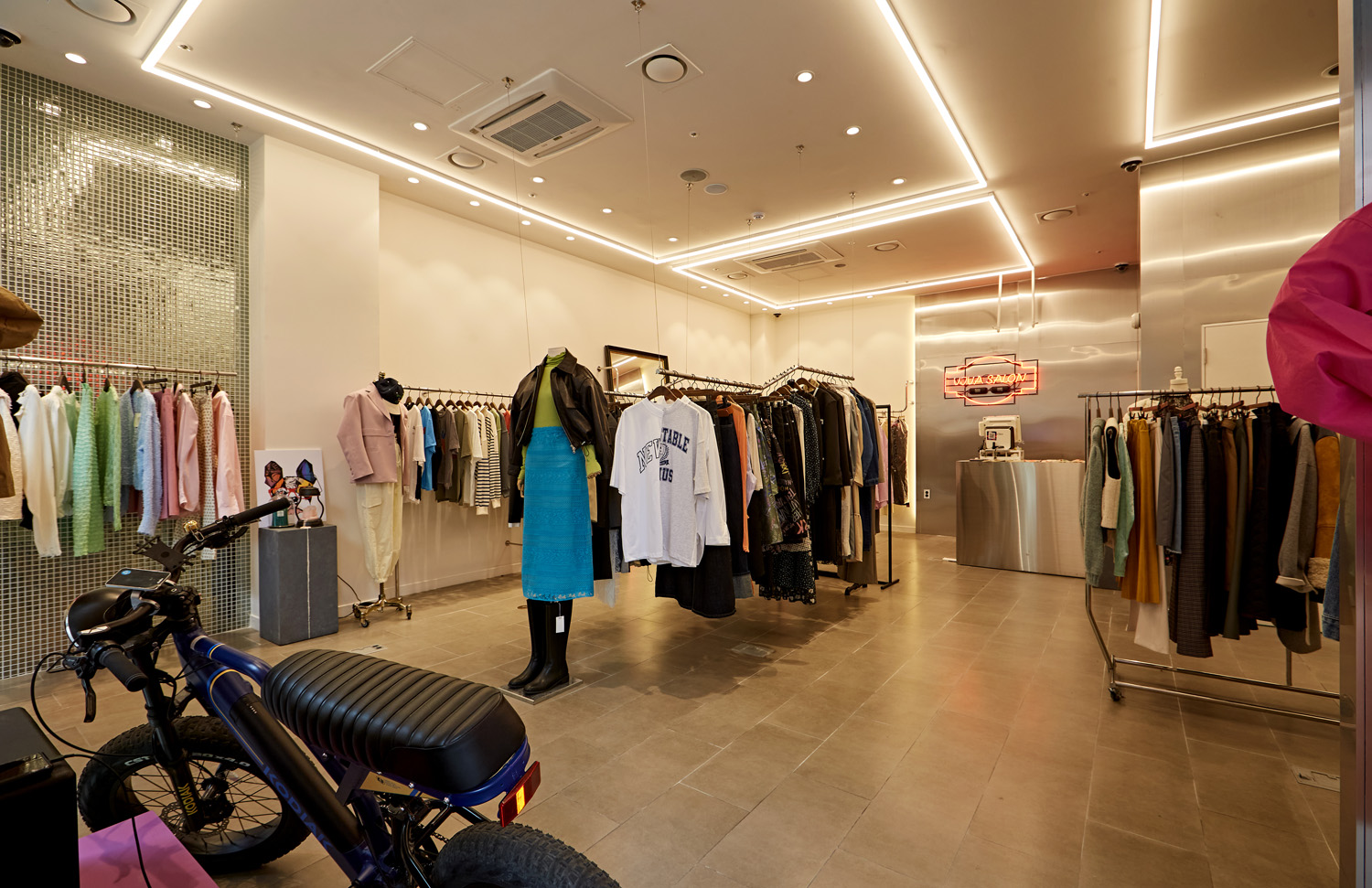 简约 22 平米女性服饰店设计，展现女性柔美魅力-8