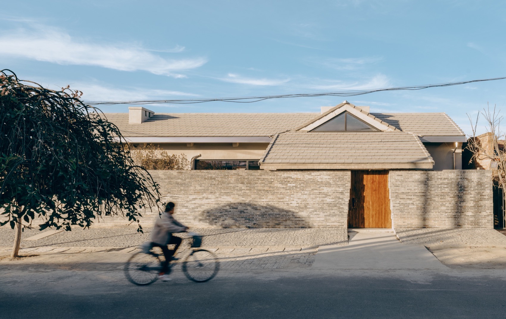 十字交叉之家 – 一朵屋面下的安顿与穿梭丨中国北京丨察社办公室-21