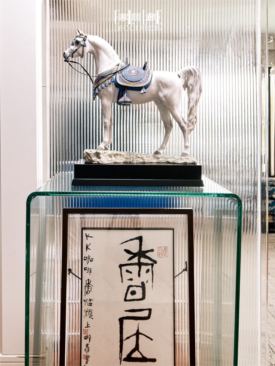 多元文化滋养,她用艺术“种”出一片缤纷花园-20