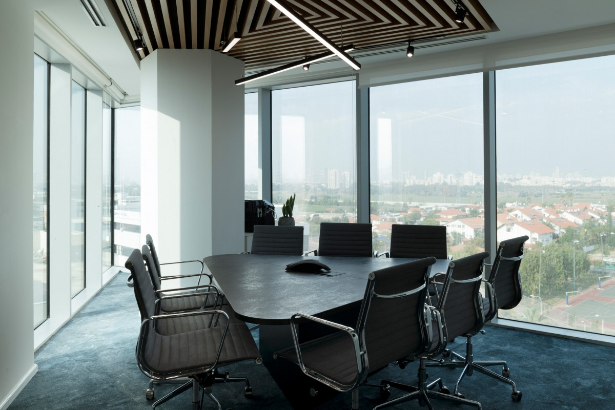 以色列 KESH 保险公司 Azur 总部，现代简约与空间利用的完美结合-29