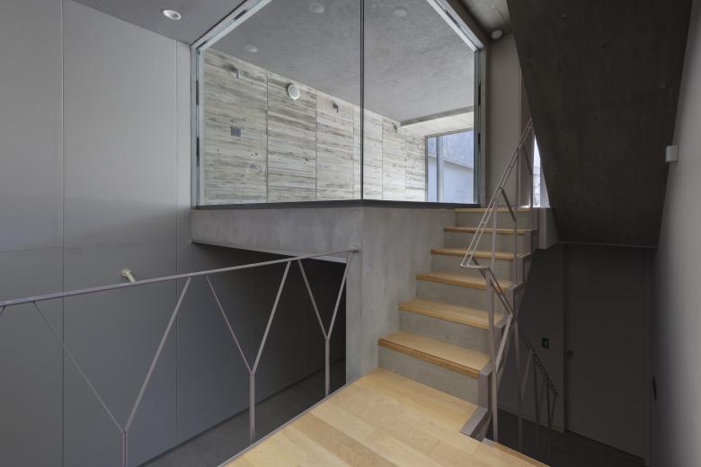 神宫前の踊居丨日本东京丨蘆田暢人建築設計事務所-28